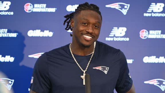 Similar motivations for A.J. Brown now and Randy Moss then