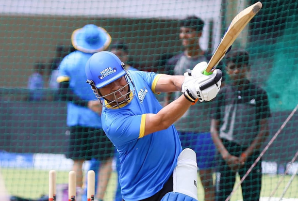 Sachin Tendulkar returns to the nets at his home ground, fans thrilled! 