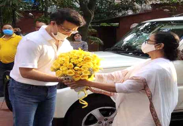 Mantan Presiden BCCI Sourav Ganguly melakukan kunjungan mendadak ke Nabanna untuk bertemu dengan Ketua Menteri WB Mamata Banerjee |  XtraTime