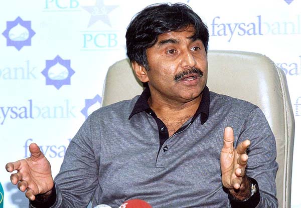 Read more about the article Pakistan should not go to India for World Cup matches, says Javed Miandad