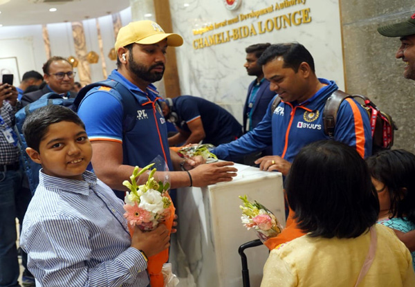 Rohit Sharma, Virat Kohli dan rekannya mencapai Dhaka untuk seri melawan Bangladesh |  BANVIND |  XtraTime